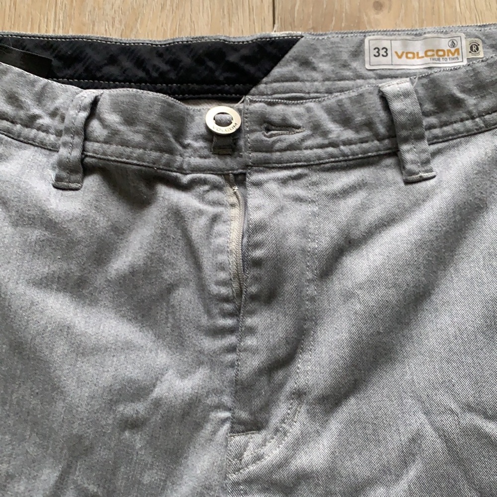 Volcom shorts - Picture 3 of 4
